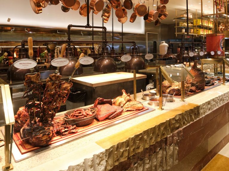 Best Las Vegas Buffets Open in 2023 (Breakfast & Dinner)